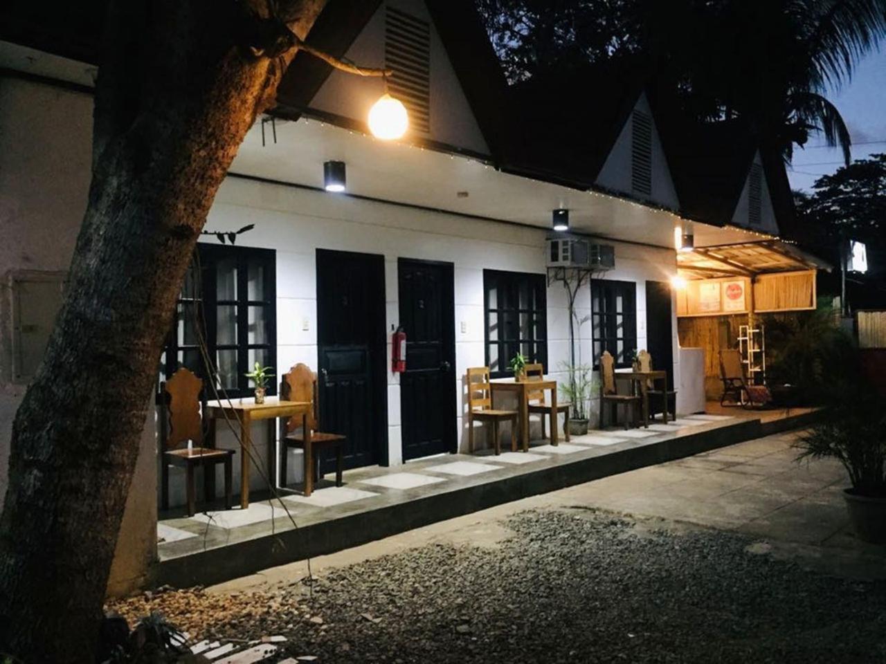 A&J Pension Puerto Princesa Buitenkant foto