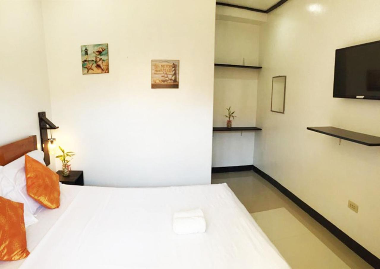 A&J Pension Puerto Princesa Buitenkant foto
