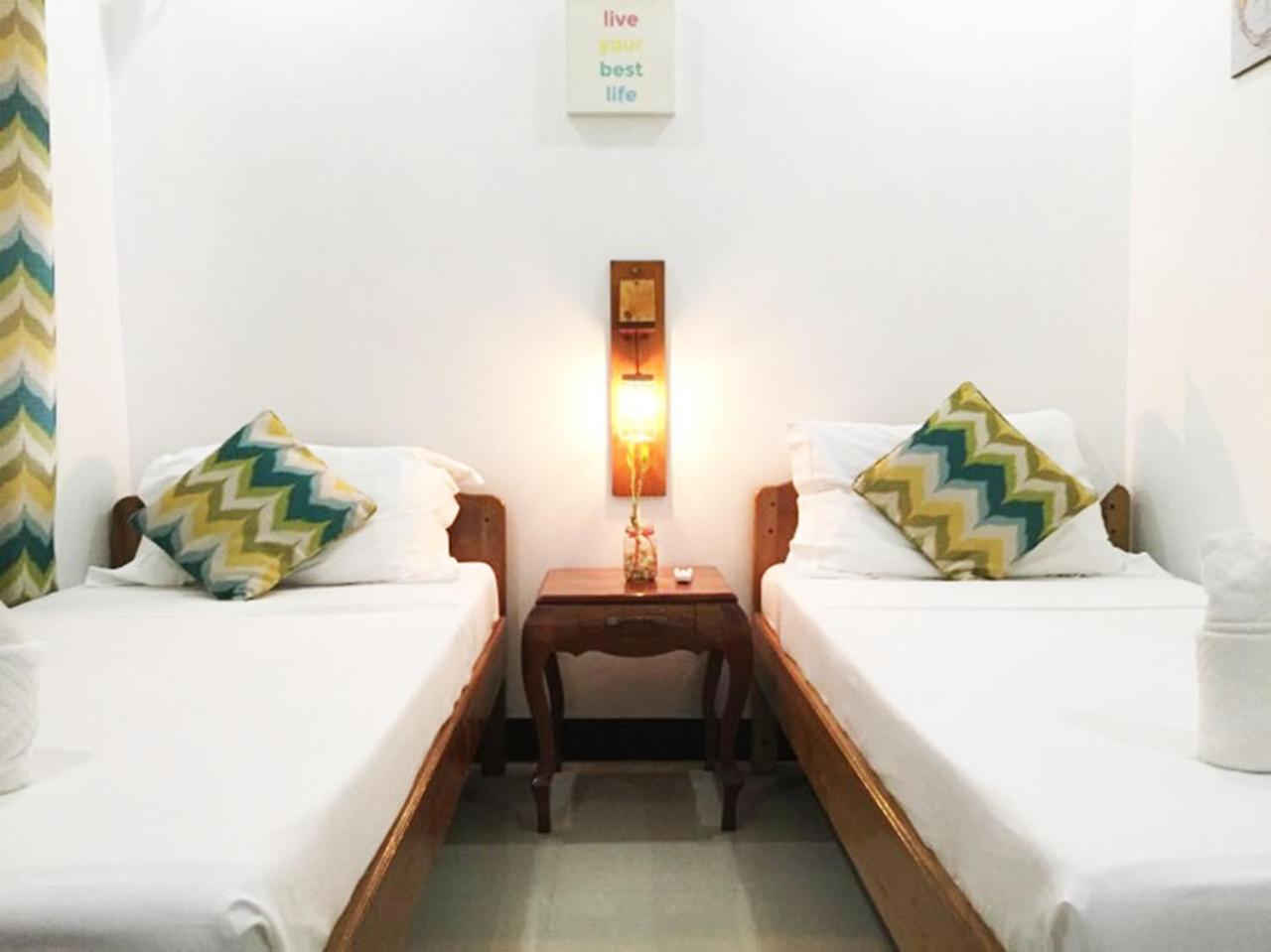 A&J Pension Puerto Princesa Buitenkant foto