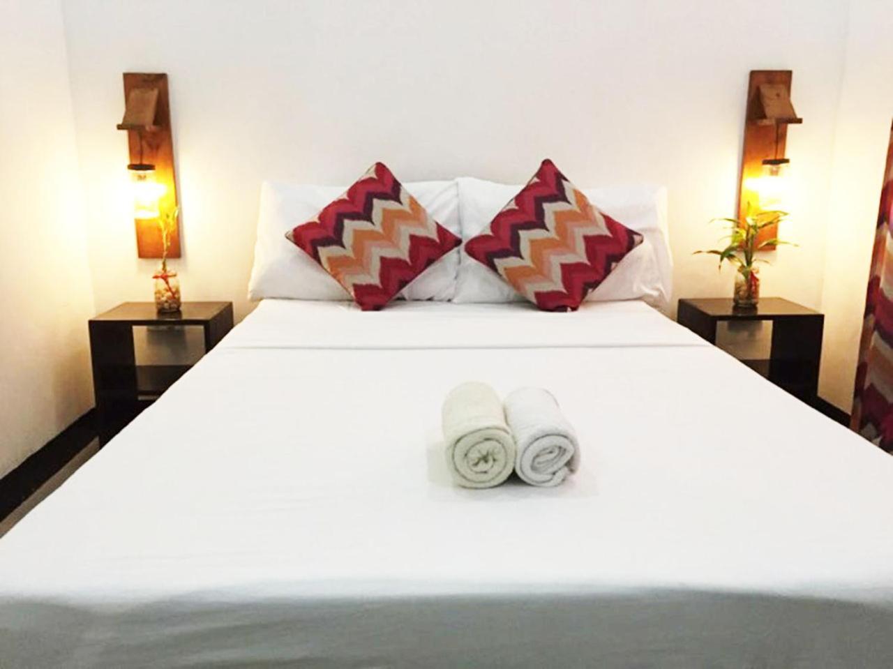 A&J Pension Puerto Princesa Buitenkant foto